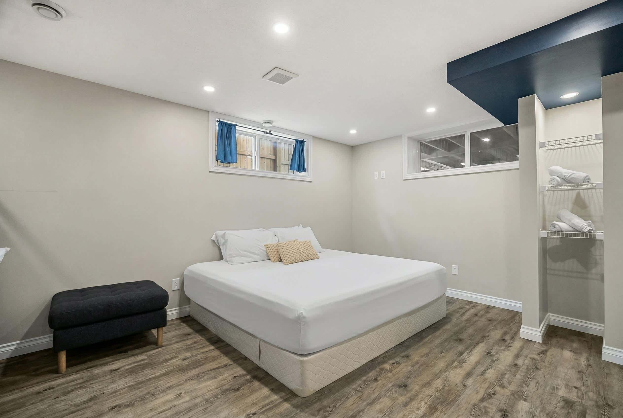 Desk, iron/ironing board, WiFi, bed sheets