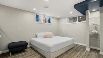 Desk, iron/ironing board, WiFi, bed sheets