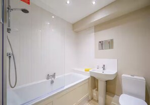 Shower, towels - 2-Bedroom Flat on Copthorn Road - with parking - Pass the Keys (Shrewsbury)