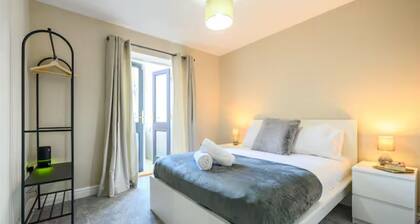 2-Bedroom Flat on Copthorn Road - with parking - Pass the Keys
