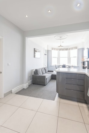 A modern kitchen with a grey countertop and a built-in oven. - Cosy 2-Bed apartment | sleeps 6 | Sea views - Pass the Keys (Southend-on-Sea)