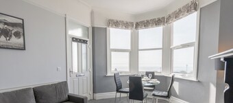 Cosy 2-Bed apartment | sleeps 6 | Sea views - Pass the Keys