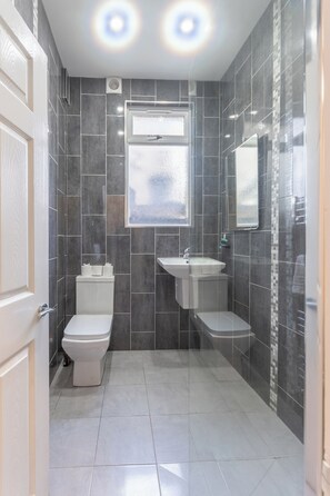 Hair dryer, towels - Cosy 2-Bed apartment | sleeps 6 | Sea views - Pass the Keys (Southend-on-Sea)