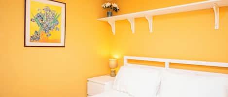 Iron/ironing board, free WiFi, bed sheets