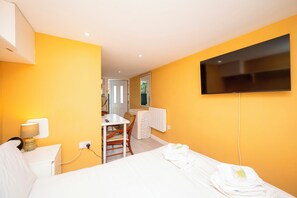 Iron/ironing board, free WiFi, bed sheets - Cosy Studio in East Dulwich – Private Entrance - Pass the Keys (London)
