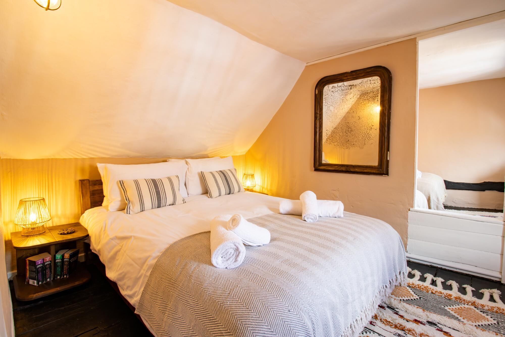 Iron/ironing board, free WiFi, bed sheets