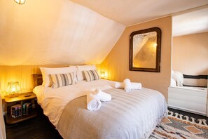 Iron/ironing board, free WiFi, bed sheets - The Gallery Apartment - Rye Central Chic - Pass the Keys (Rye)
