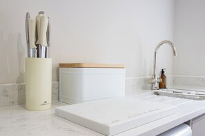 Fridge, oven, dishwasher, toaster - Marina Lookout | Top Floor | St Leonards-on-Sea - Pass the Keys (St Leonards-on-Sea)