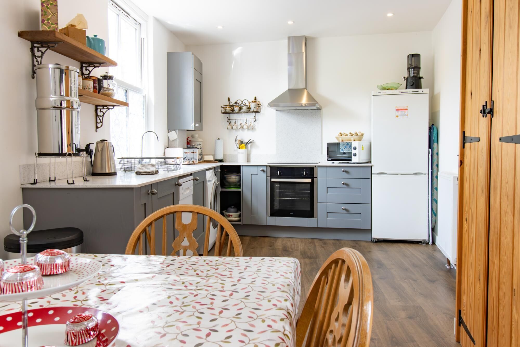 Fridge, oven, dishwasher, toaster
