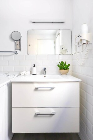 Shower, hair dryer - Sea View Apartment with Pool – Canaima, Puerto Rico (Puerto Rico de Gran Canaria)