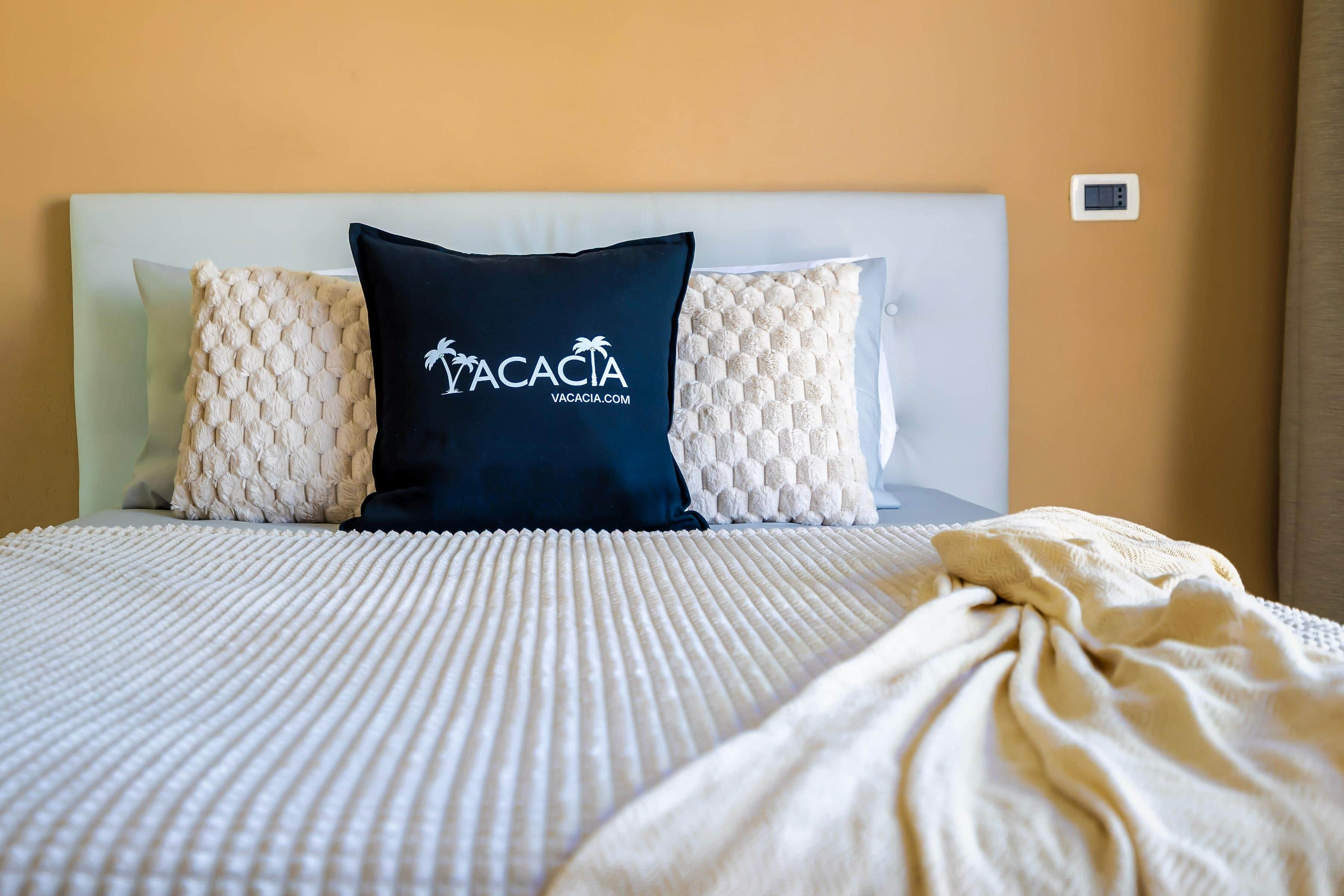 Tabla de planchar con plancha, wifi, ropa de cama