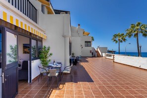 Outdoor dining - Modern Sea View Apartment in Playa del Cura (Mogán)