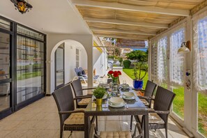 Outdoor dining - Paseo Suiza (Las Palmas)