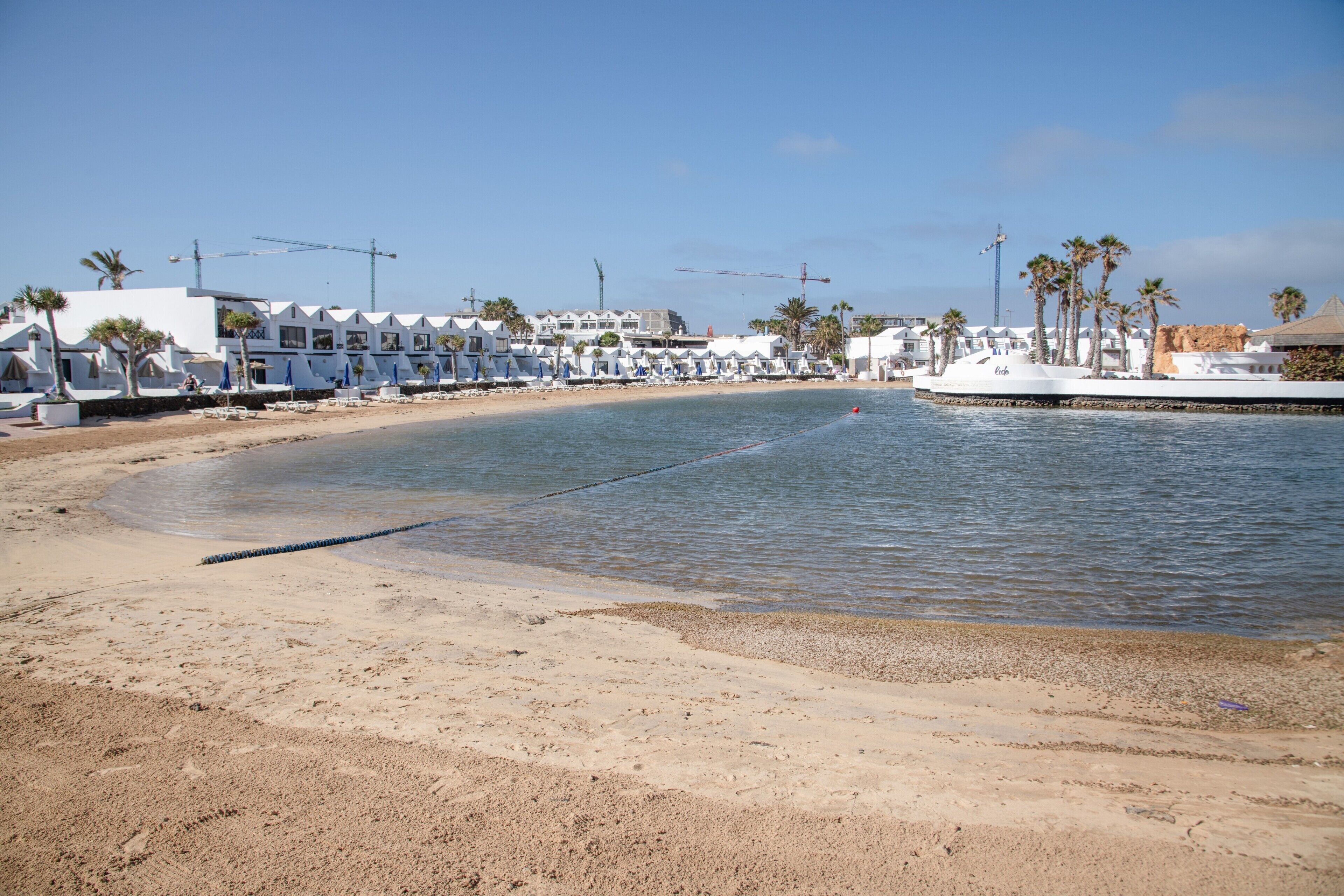 Una spiaggia nelle vicinanze