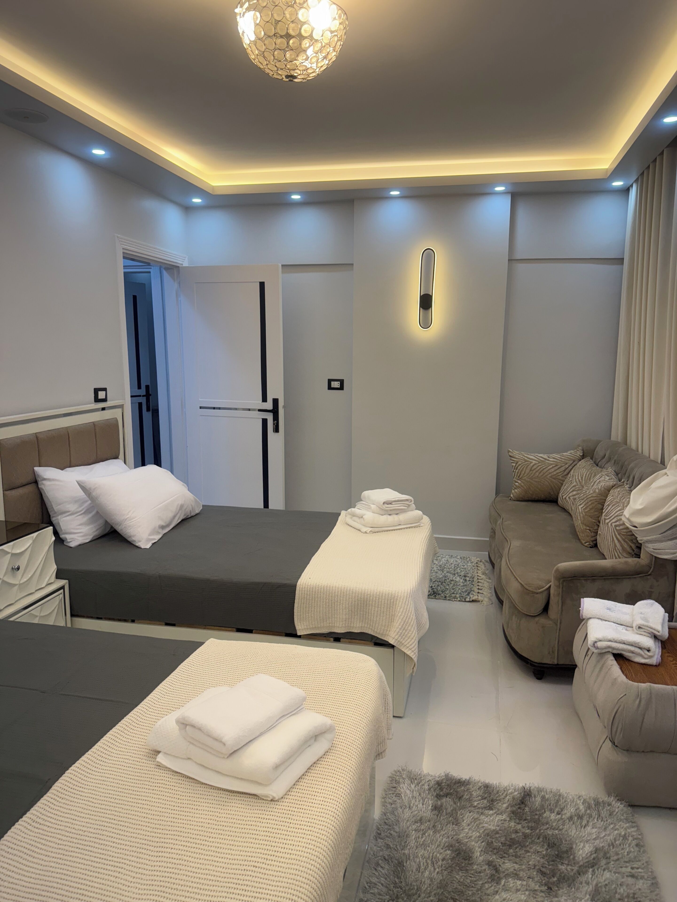 Iron/ironing board, WiFi, bed sheets