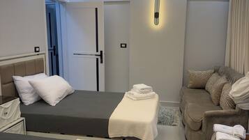Iron/ironing board, WiFi, bed sheets