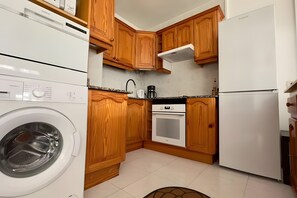 Fridge, microwave, oven, stovetop - Vacation Apartment 'Jardín De Marcastell' with Mountain View and Wi-Fi (Playa Blanca)
