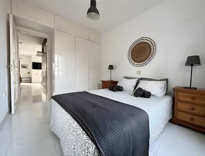 Iron/ironing board, WiFi, bed sheets - Vacation Apartment 'Jardín De Marcastell' with Mountain View and Wi-Fi (Playa Blanca)