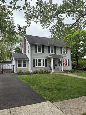 Exterior - Historic center hall colonial. Close to Philly and the shore (Palmyra)