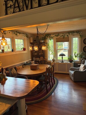Dining - Historic center hall colonial. Close to Philly and the shore (Palmyra)