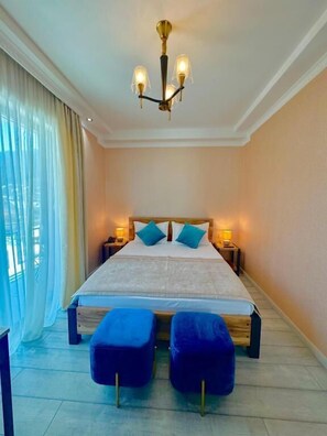 Deluxe Triple Room, Balcony | Living area | 50-inch Smart TV with satellite channels - Gold Tower in Mestia (Mestia)