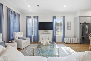 Room - Pass Christian 3BR - Pool - Walk to the Beach (Pass Christian)