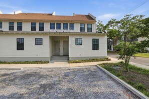 Exterior - Pass Christian 3BR - Pool - Walk to the Beach (Pass Christian)