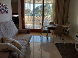 Living area - Vrbo Property (Roma)