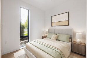 Room - 2 Bed 2 Bath Brand Immaculate Condo by Transit and Trout Lake (Vancouver)