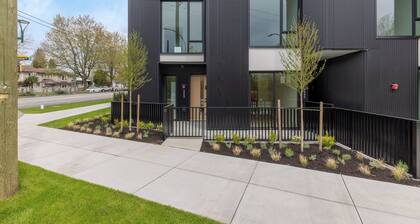 2 Bed 2 Bath Brand Immaculate Condo by Transit and Trout Lake