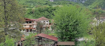 3-bedroom villa in superb place at Băile Herculane, self checkin Anastasiahouse