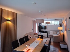 Living area - 3-bedroom villa in superb place at Băile Herculane, self checkin Anastasiahouse (Băile Herculane)