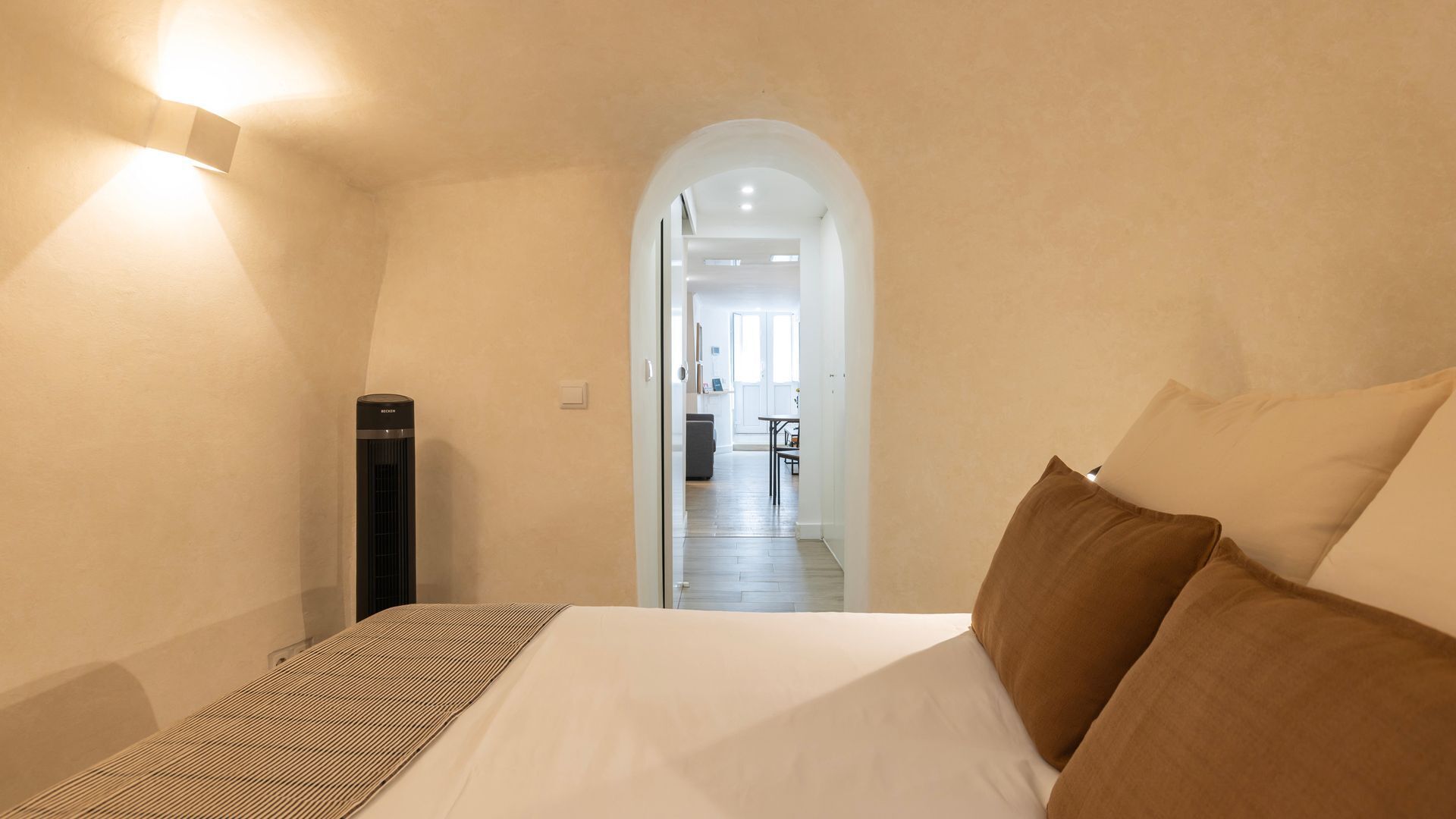 Iron/ironing board, free WiFi, bed sheets
