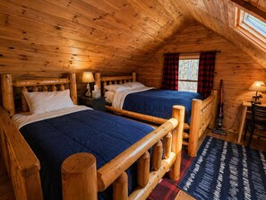 Escritorio, wifi y ropa de cama 