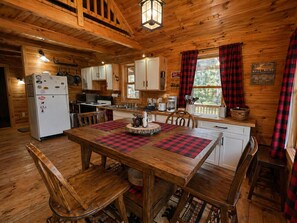Dining - Private pet-friendly cabin with year round trail access (Shirley)