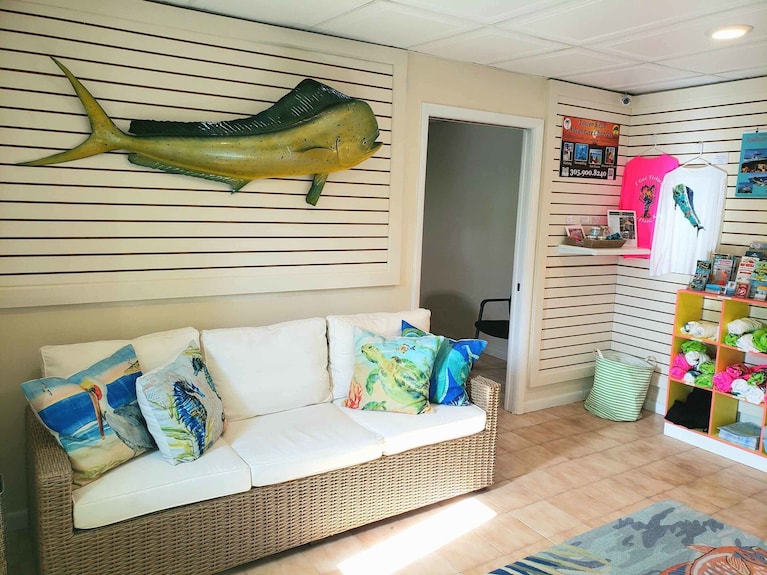Water View Queen Suite W/ Kitchen, Pool & Private Beach Access | Breakfast-free - Big Pine Key, FL