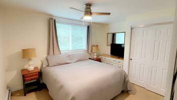 2 bedrooms, desk, iron/ironing board, travel cot