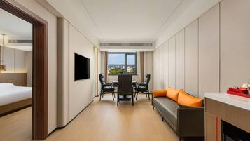Executive Suite, 1 Katil Raja (King), Smoking