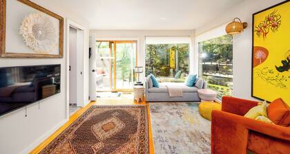 Woodstock Waterfall Hideaway · Walk To Tinker St!