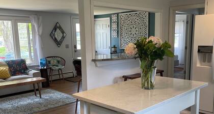 NEW Coastal Retreat-Walk to Beach-Sauna-Basketball Court-Steps to Narrow River