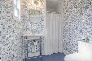 Shower, hair dryer, towels, toilet paper - Downtown Ogunquit!  Steps to the Beach, Dining & Shops! Park & Walk Everywhere! (Ogunquit)