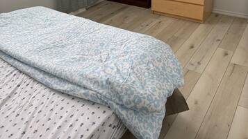 WiFi, bed sheets