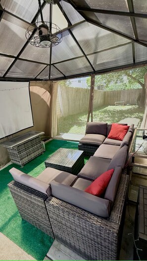 Smart TV - Cozy Corner Cottage (Raleigh)