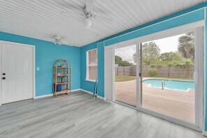 Interior - Family Getaway w-Pool, Park & Near Beaches (Pensacola)