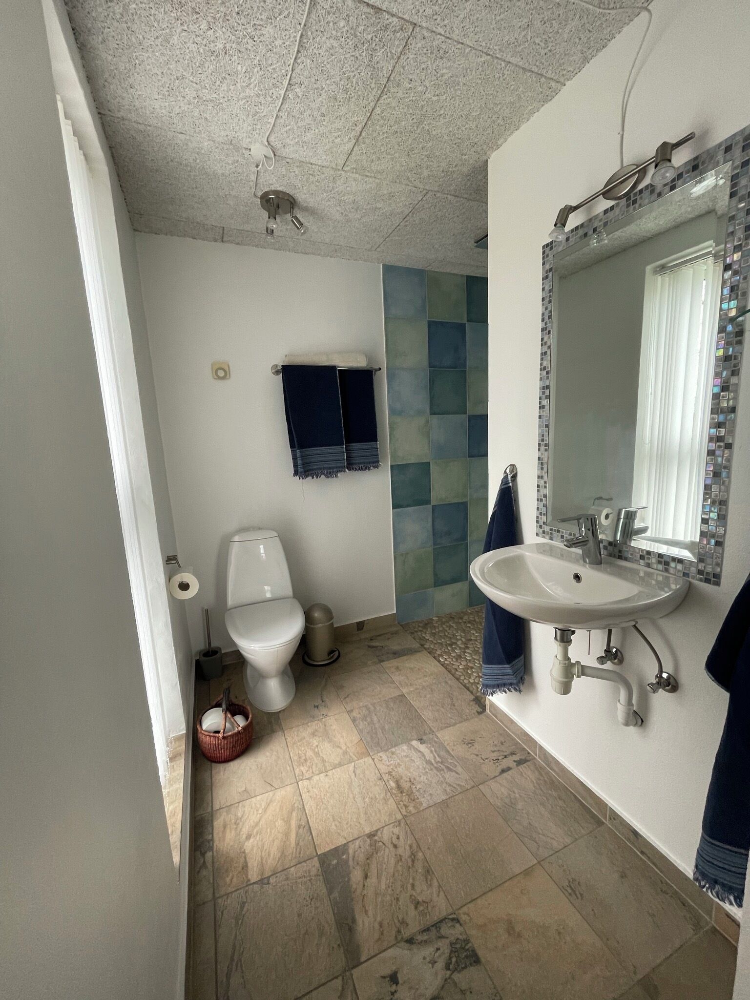 Kamar Twin, pemandangan kebun | Kamar mandi | Shower, perlengkapan mandi gratis, pengering rambut, dan handuk