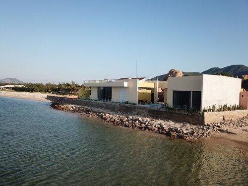 Private Ocean Front Bungalow with Infinity Swimming Pool