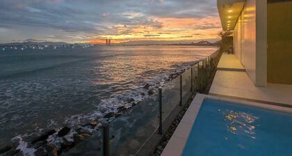 Private Ocean Front Bungalow with Infinity Swimming Pool