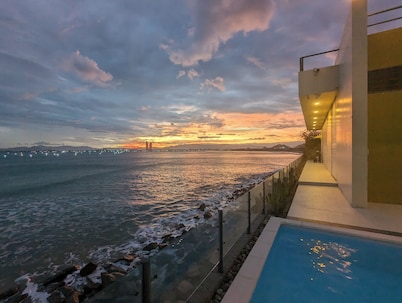 Private Ocean Front Bungalow with Infinity Swimming Pool
