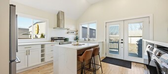 The StayWell - Perfect Bungalow for Two in Downtown Sarnia