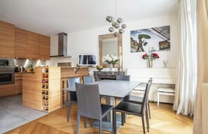 Dining - THE ESSENCE OF PARISIAN LUXURY BATHED IN NATURAL LIGHT - 200 SQM – SAINT GERMAIN (Paris)